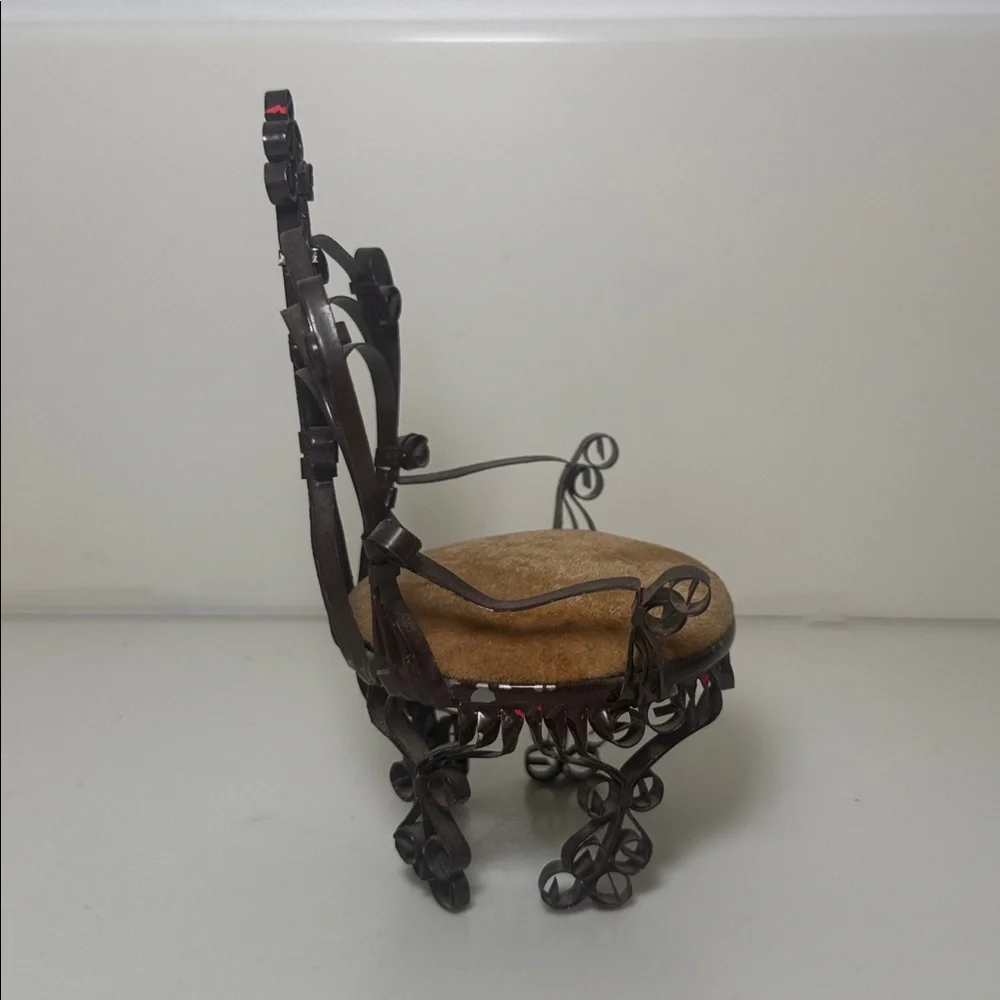 Vintage 70s Tin Can Chair Dollhouse Furniture, Tramp Art - Picture 2 of 5